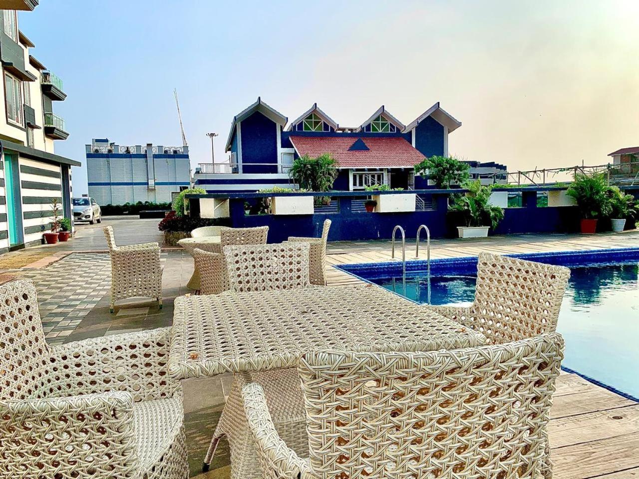 Gr Palace, In Front Of Sea-Beach With Breakfast, Swimming-Pool, Fully Air-Conditioned, Hotel With Parking Availability プリ エクステリア 写真
